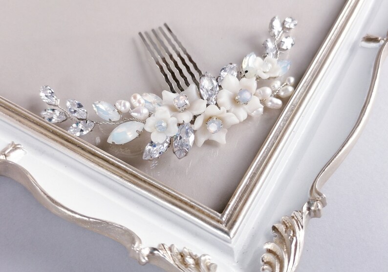 Pearl wedding comb for bride Hair comb Veil decoration Opal vine hair piece Floral hair vine