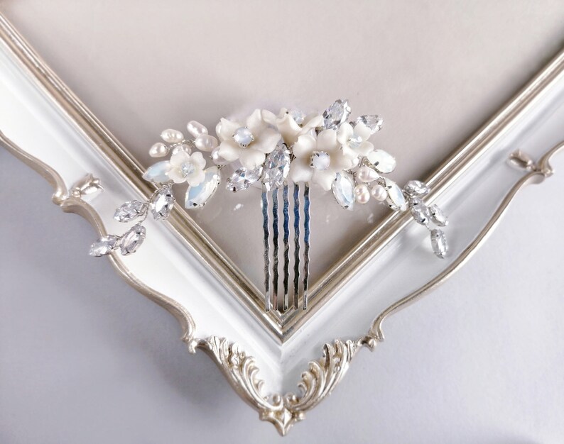 Pearl wedding comb for bride Hair comb Veil decoration Opal vine hair piece Floral hair vine