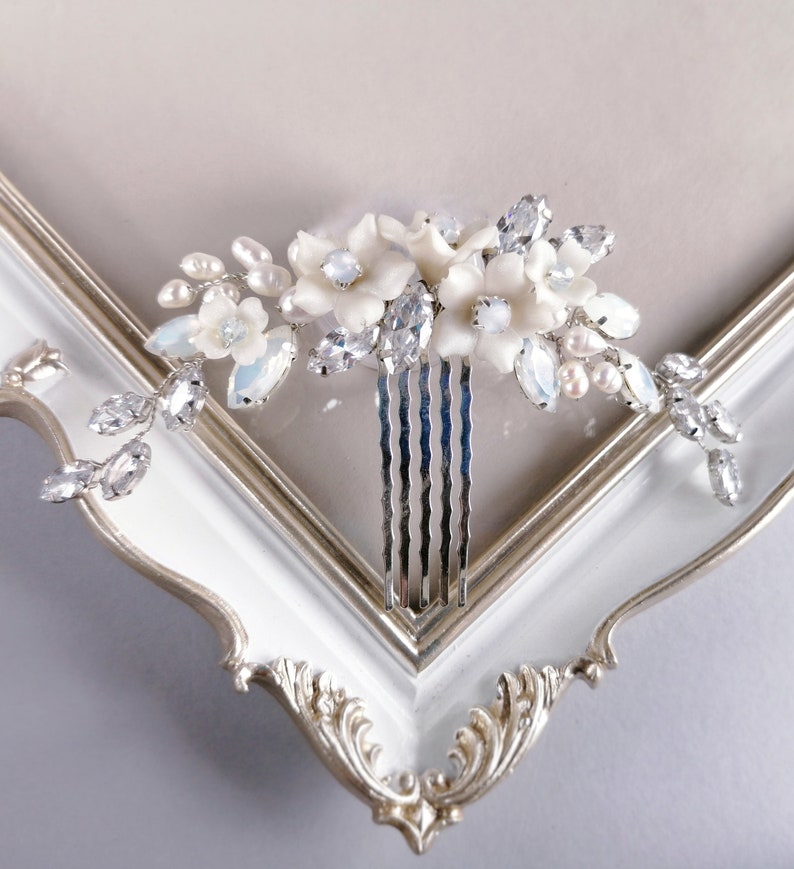 Pearl wedding comb for bride Hair comb Veil decoration Opal vine hair piece Floral hair vine