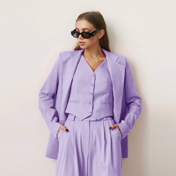 Tailleur pantalon lilas, Tailleur pantalon lavande pour femme, Blazer et pantalon, Costume palazzo, Costume pour bal de promo, Fête d'anniversaire, Dîner de répétition générale, Invité d'un mariage