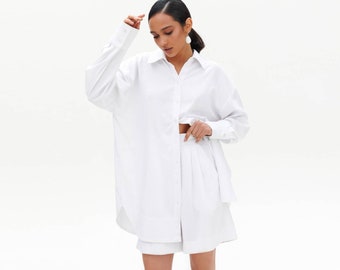 Ensemble short en lin blanc : tenue d'été personnalisée pour femme