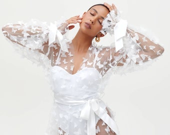 Robe papillon, Robe en tulle blanc, Robe de mariée en maille, Robe de mariée, Boudoir de lingerie de mariée, Robe de mariée, Mariée se prépare, Robe longue blanche