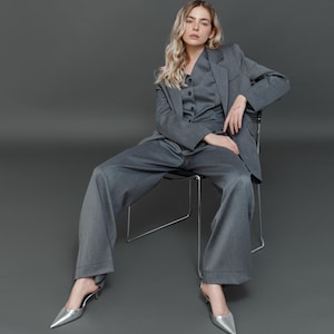Costume pour femme gris, Ensemble costume pour femme, Costume pour femme d'affaires, Soirée événementielle, Coupe oversize, Palazzo taille haute, Bureau et travail, Tailleur-pantalon formel