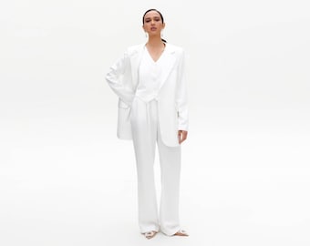 Traje de pantalón palazzo de satén blanco: conjunto de cuatro piezas para boda de mujer
