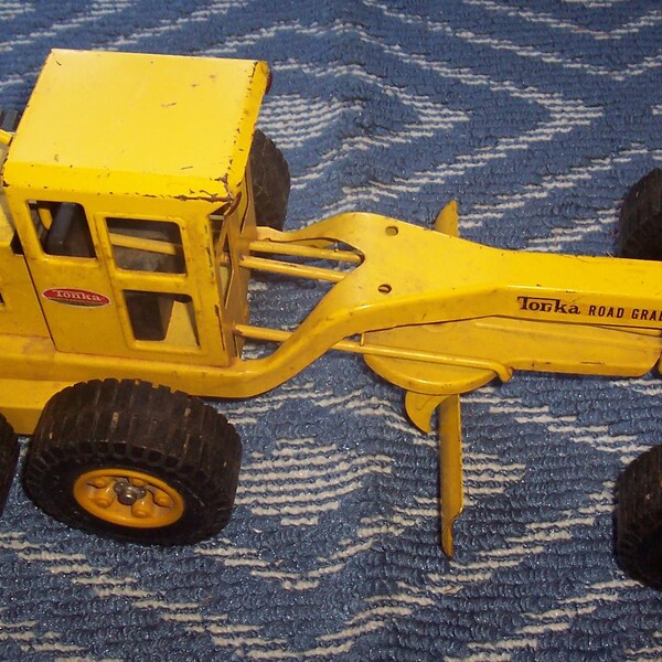 TONKA ROAD GRADER