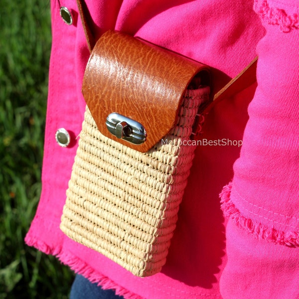 Raffia Phone Bag For Women with Adjustable Leather Strap, Cell Phone Purse, Mini Boho Crossbody Shoulder Bag.