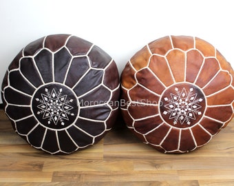 Juego de 2 pufs marroquíes de cuero: taburetes otomanos bohemios cosidos a mano.