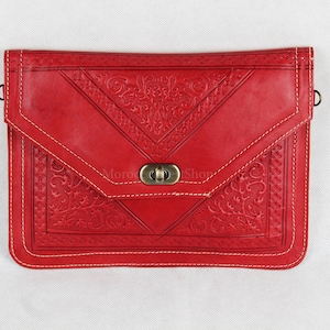 Bolso de mano grande para mujer con correa para el hombro, bolso de mano de cuero marroquí hecho a mano en color rojo, billetera de pulsera, bolso de mano de cuero.