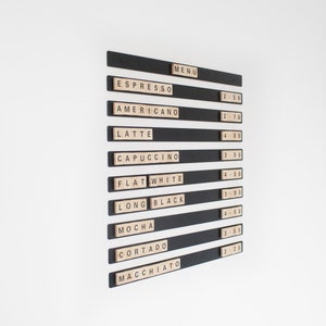 Scrabble-Display – Buchstabentafel – Menütafel für Zuhause – Scrabble-Magnete – veränderbare Restaurant-Wandkarte – Nachrichtentafel für die Küche – SCHWARZ
