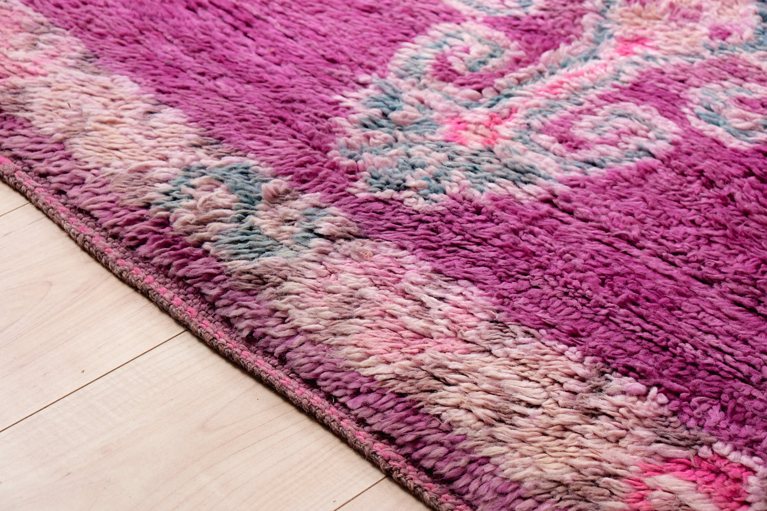 ヴィンテージ モロッコ ラグ、パープル ブジャード ラグ 6 x 9