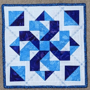 Pinwheel Table Square