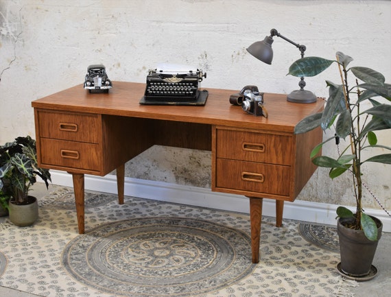 Mid Century 60s Vintage Desk Mid Century 60s Vintage Desk