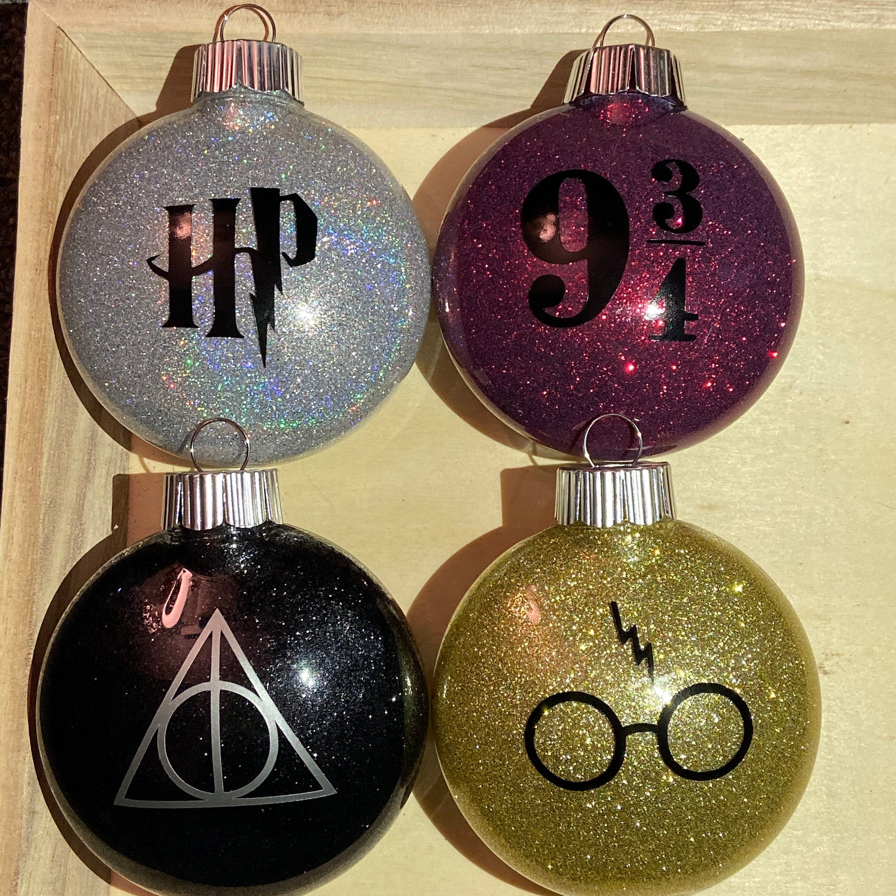 10 Harry Potter Plastic Round Ornaments Christmas Tree Vinyl Decal  Gryffindor