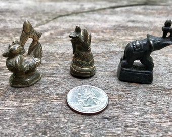 Juego de 3 pesas antiguas birmanas para opio: pesas de bronce con forma de pájaro Hintha, león Chinthe y elefante, pesas comerciales de Mandalay.