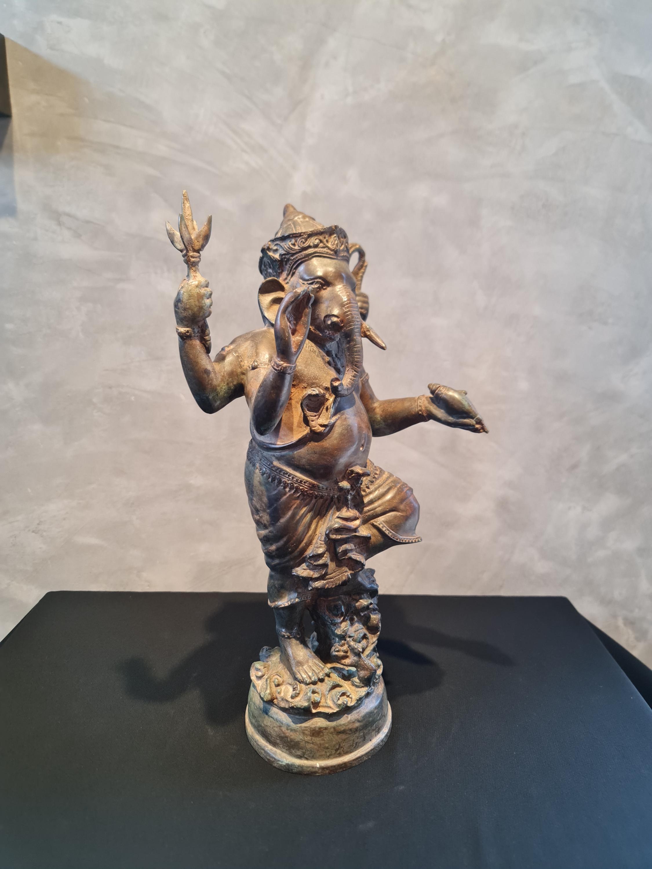 アンティークブロンズガネーシャ像：タイの幸運の神、高さ14インチ