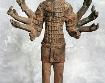 Estatua antigua tailandesa de bronce de Vishnu del siglo XIX – Escultura de la deidad hindú de 8 brazos – Figura de Vishnu estilo Ayutthaya – Tailandia