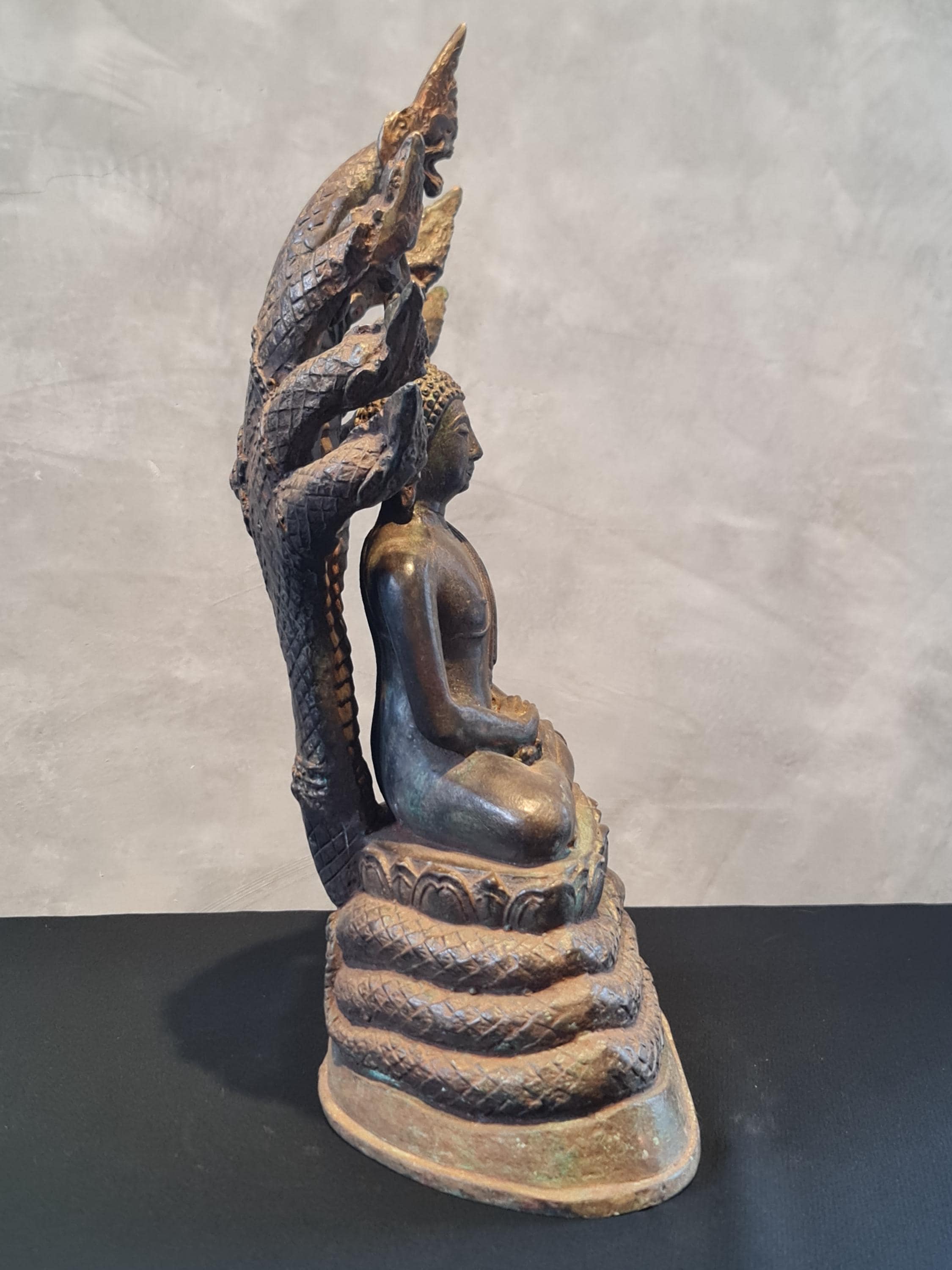 アンティークタイブロンズナーガ仏像 - 高さ13インチ - 19世紀アユタヤ