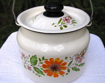 boîte de lait en émail vintage avec couvercle Boîte en métal blanc avec fleurs rouges Émail soviétique rustique Rétro contenant de ferme Cadeau de Noël