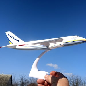 アントノフ航空機モデル AN-124 1:200 ウクライナの飛行機モデル「ルスラン」、パイロットを夢見る子供へのプレゼント