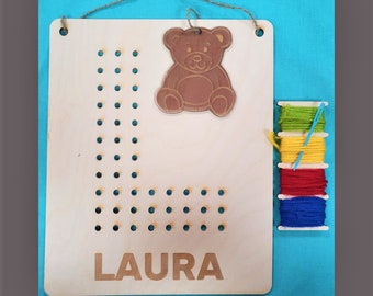 Personalisiertes Holz-Schnür-Spielzeug - Buchstaben nähen - Näh-Spielzeug - Montessori-Spielzeug - Vorschul-Schnür-Kit - Dein Buchstaben-Spielzeug