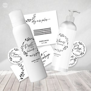 May include: A set of wedding favors with a white background and black text. The favors include a bottle of hand soap, a bottle of hairspray, a pack of hair clips, and several round stickers with different sayings. The text on the stickers includes "Pssst... y a seguir bailando", "Chau manchas", "Nanos suaves", "Que pelos!" and "os pies".