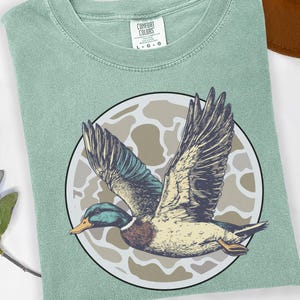 Comfort Colors Duck Hunting Shirt | Camo Duck Graphic Tee | Outdoor Hunting T-Shirt for Men Women Hunters | Waterfowl Shirt