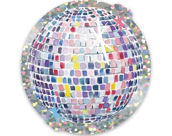 Op de afbeelding: Een kleurrijke discobal sticker met een glinsterende rand. De bal bestaat uit kleine, vierkante tegels in roze, paarse, blauwe en gele tinten. Witte sterren en kleine steraccenten maken het feestelijke ontwerp compleet.
