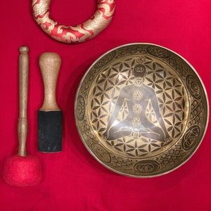 Tibetan Singing Bowl with the art of Chakra Yogi Unique Meditation Tool for Relaxation Sound bath Room Decor