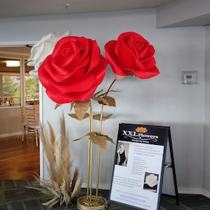 Giant self-standing Bright Red Roses / Props for photo shoots / Luxury Foam Flowers / Large Flowers / Giant Flowers / Salon Decor / Wedding