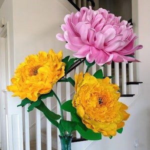 Giant Self-Standing Flowers: Elegant Peonies in two colors, Ideal for Your Next Gala Event, window display, backdrop decor for balloons