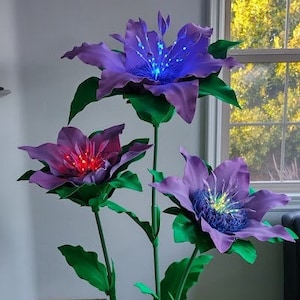 Giant self-standing flowers with light / Larger Flower / Giant Flower / Decor / Props for photo shoot / Baby Shower / Birthday/ Wizard of Oz