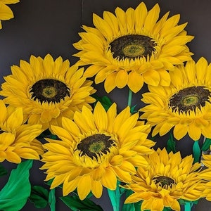 Giant self-standing flowers sunflower/ Larger Flower / Giant Flower / Decor / Props for photo shoots / Baby Shower / Birthday/ Wizard of Oz