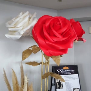 Giant self-standing Bright Red Roses / Props for photo shoots / Luxury Foam Flowers / Large Flowers / Giant Flowers / Salon Decor / Wedding