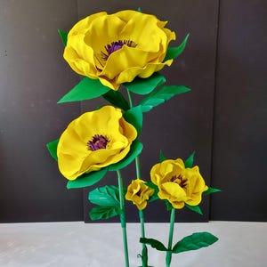 Giant self-standing foam flowers