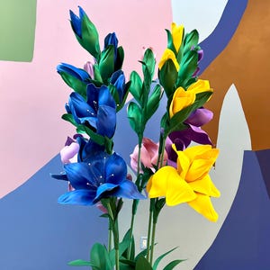 Giant self-standing flowers