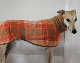 Cuadros escoceses en naranja y mostaza... abrigo de invierno para un galgo mediano en manta de lana reciclada y forro polar.