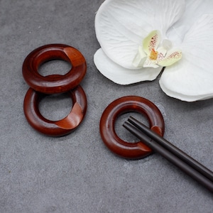 Round Shape Natural Wooden Chopstick Rest, Luxury Wood Chopstick or Spoon Fork Holders for Home Decor, Decorative Luxury Gift for New Year