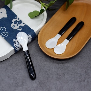 Pack 100pcs Mother of Pearl Caviar Spoon, Caviar Spoon with Black Handle for Home Decor, Black Caviar Spoon, Golden Oyster Caviar Spoon