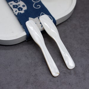 Handmade Mother of Pearl Caviar Spoon, Shell Spoon for Home Decor, Black Caviar Spoon, Shell Utensil,Golden Oyster Caviar Spoon Gift for Mom