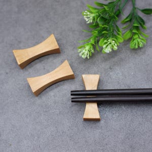 Cute Bow Natural Wooden Chopstick Rest, Luxury Wood Chopstick or Spoon Fork Holders for Home Decor, Decorative Luxury Gift for New Year
