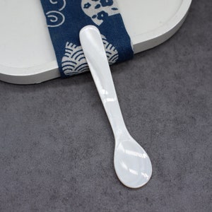 Mother of Pearl Caviar Spoon, Handmade Classic Spoon, Shell Utensil Oyster Caviar Spoon, Black Caviar Set, Sugar Coffee Scoop, Pisces gift