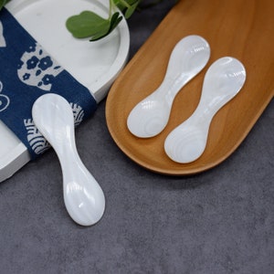 Handmade Mother of Pearl Caviar Spoon, Shell Utensil Oyster Caviar Spoon, Black Caviar Set, Sugar Coffee Scoop, Luxury Curve Pearl Spoon