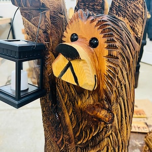 4ft cedar bear chainsaw carving with solar lantern *FREE SHIPPING*