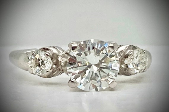 Circa 1950, a 14k white gold and diamond three st… - image 4