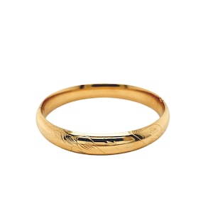 14k Yellow Gold Hinged Bangle Bracelet w/ Engraved Pattern. 10mm wide