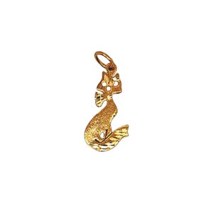 14k Yellow Gold Sassy Cat Charm/Pendant.