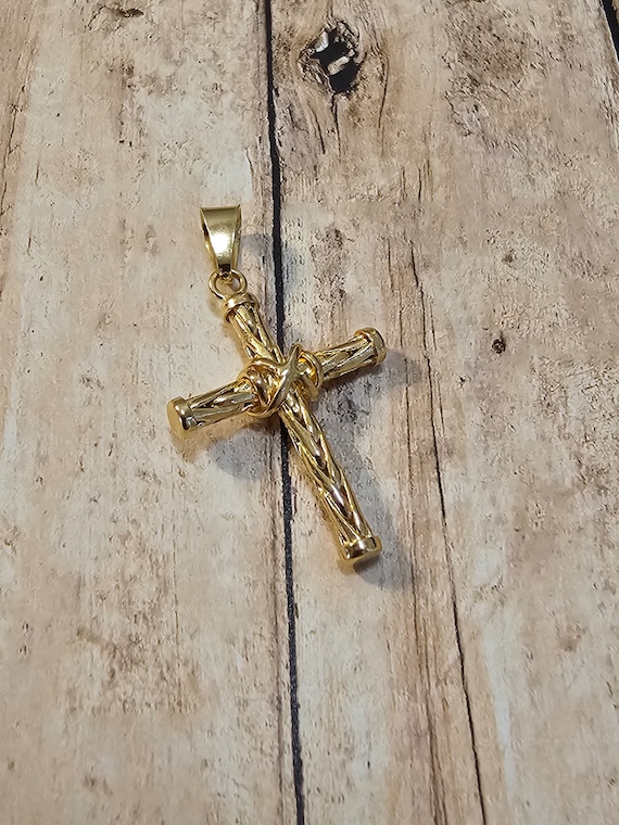 Circa 1980, a 18k yellow gold cross pendant. - image 1