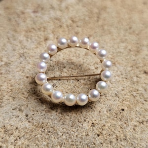 14k Yellow Gold & Cultured Akoya Pearl Circle Pin.