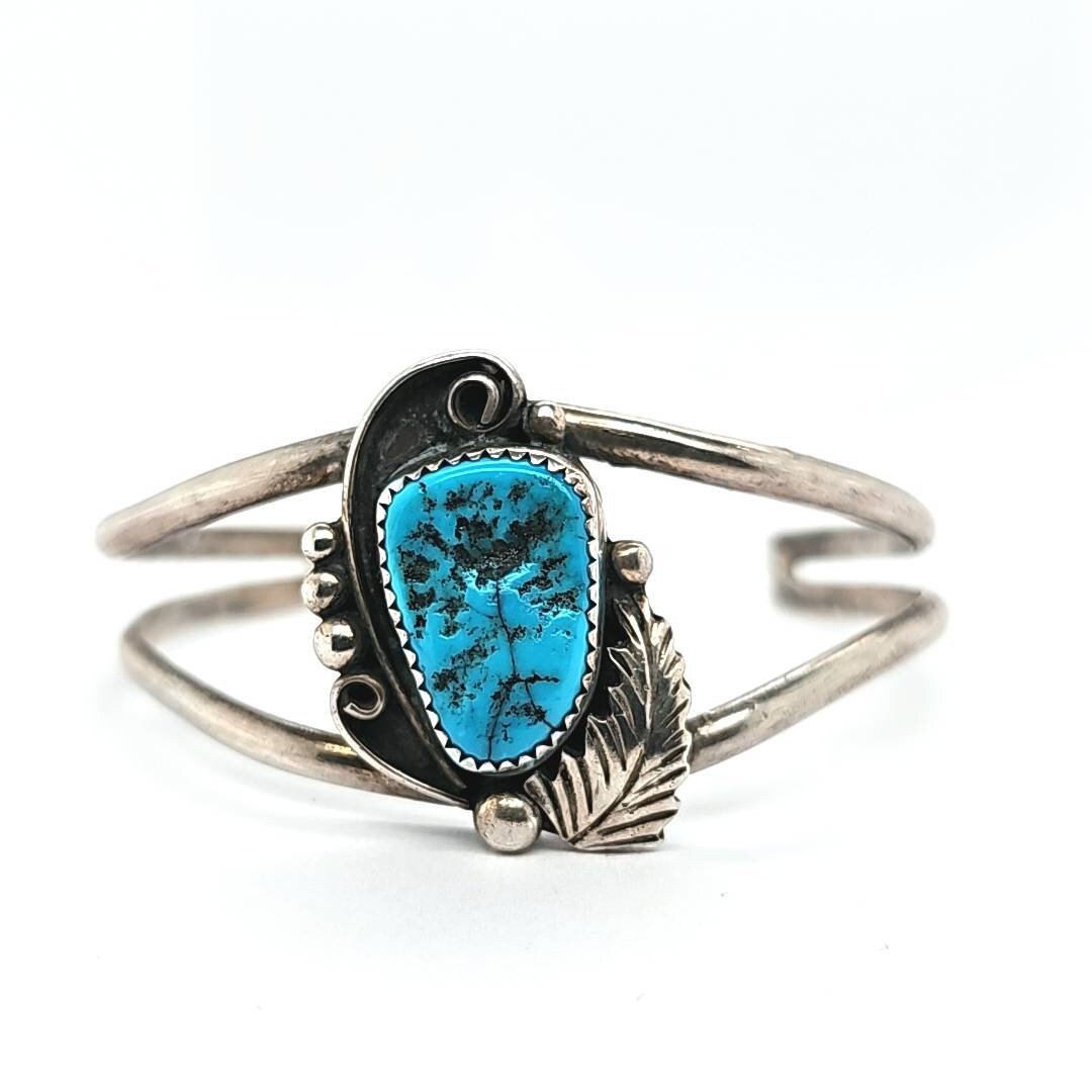 Museum Vintage Navajo 'Treasure Nugget' Turquoise Native American Jewelry Silver Bracelet Museum Vintage Navajo 'Treasure Nugget' Turquoise Native American Jewelry Silver Bracelet