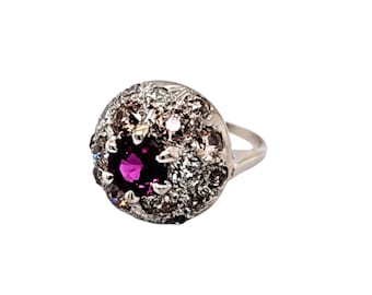 Vintage 14k witgouden robijnrode diamanten ring in koepelvorm. Maat 4